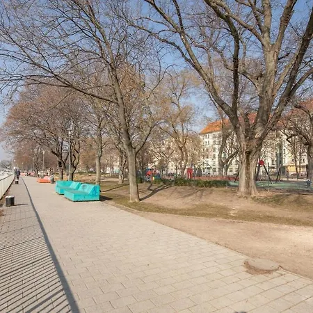 Апартаменты Lovely And Comfy Sleep Будапешт