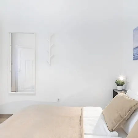 Lovely And Comfy Sleep Апартаменты