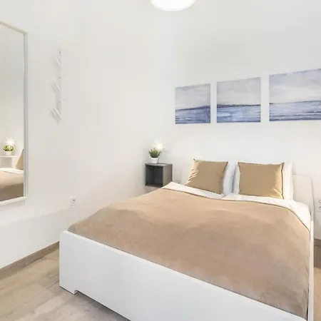 Lovely And Comfy Sleep Апартаменты